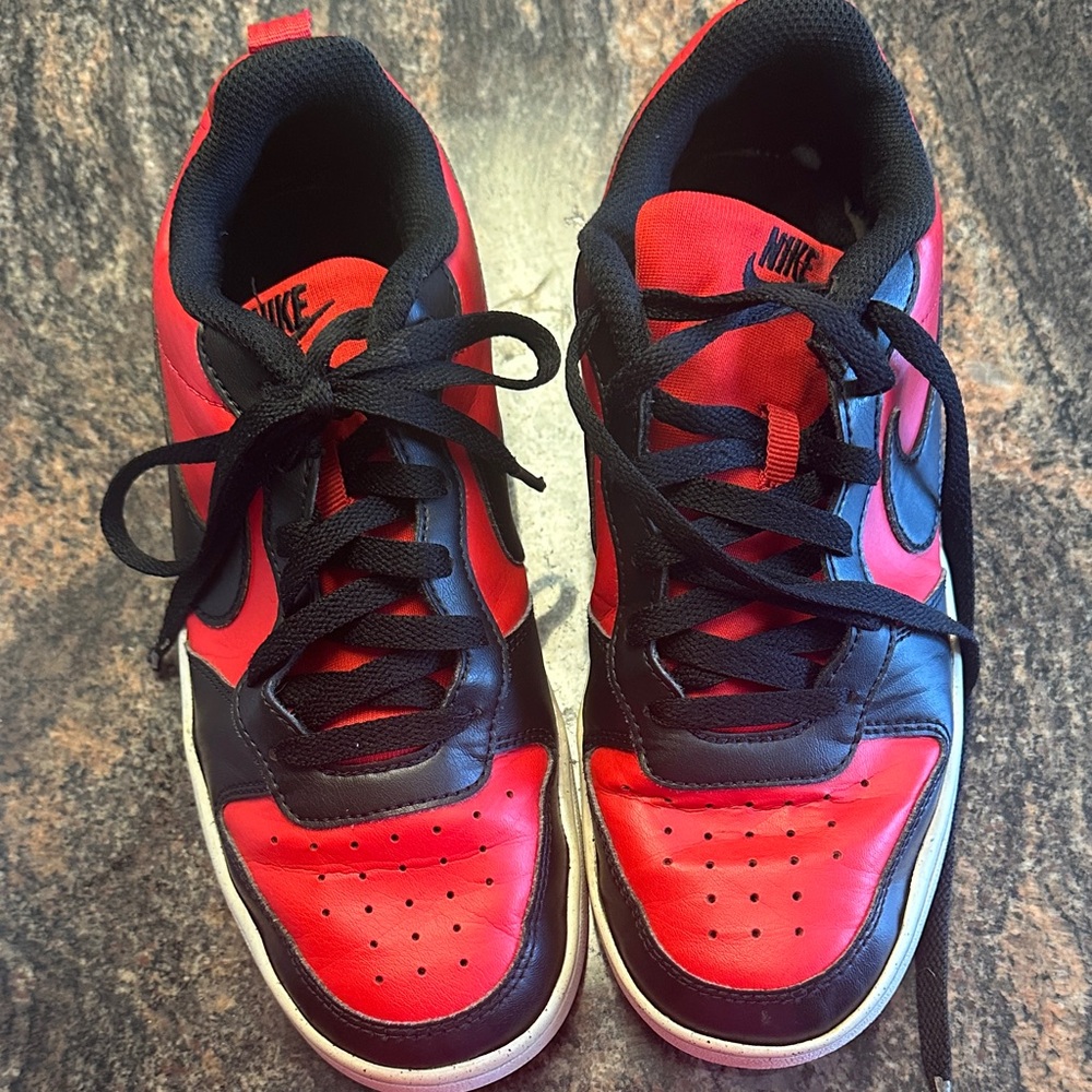 Nike Kids Black and Red Sneakers